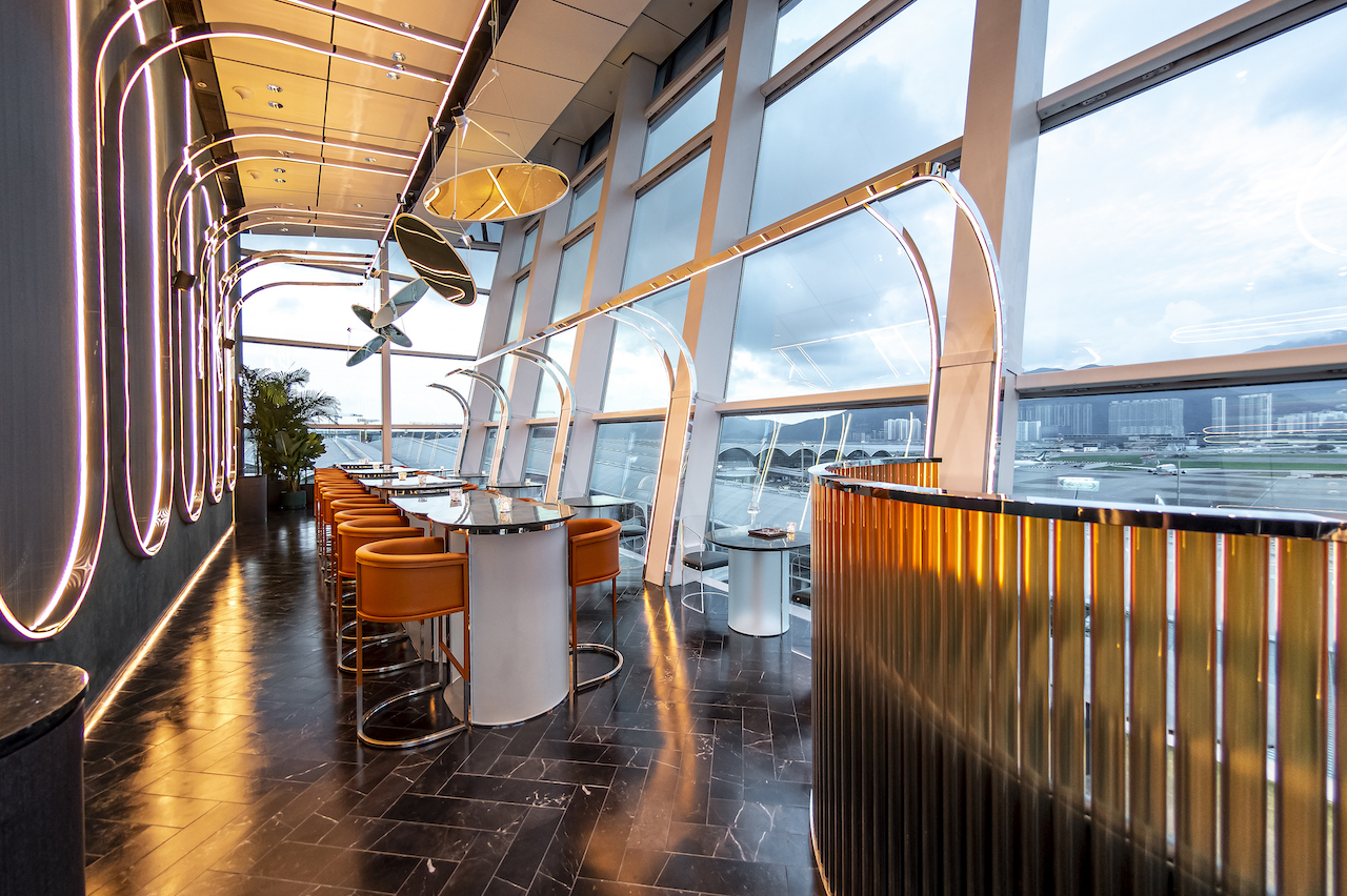  A first-of-its kind airport bar concept, Intervals brings an exceptional cocktail experience to global travellers passing through HKIA.